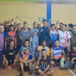 Dalam acara silaturahmi sekaligus acara pertandingan persahabatan olah raga badminton yang berlangsung di lapangan